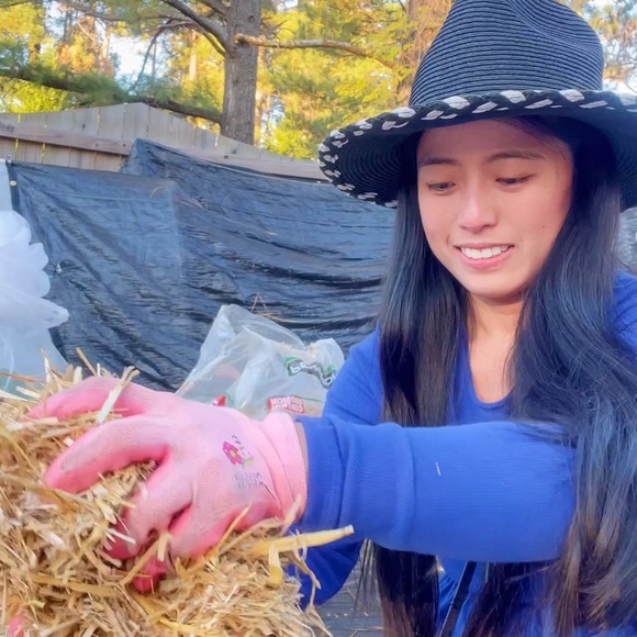 Meet your Posher! :-) - Picture 8 of 17